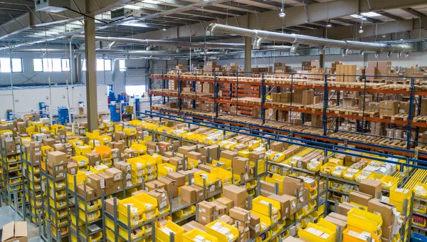 Container e logistica portuale con tracciamento digitale della supply chain